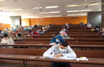 Aswan University president inspects the Exams Committees of the first semester for 2021/2022