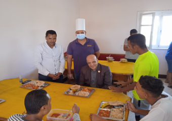 Aswan University President inspects the central restaurant of the university hostel