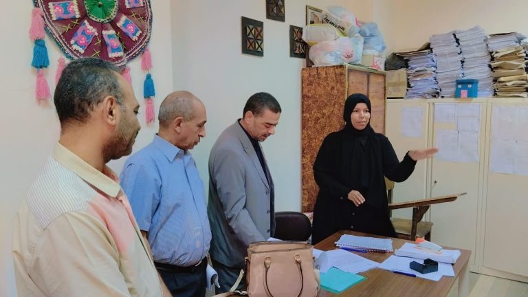 Faculty Dean follows up the research projects of one-year diploma students