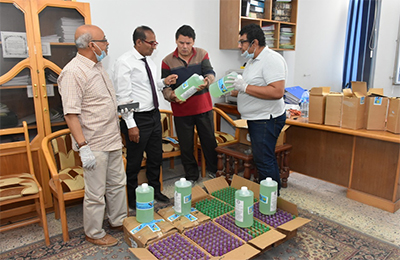 إنتاج المطهرات الكحولية و المنظفات سواء السائلة أو جيل مطهر بكلية العلوم جامعة  أسوان لمواجهة أزمة الكورونا