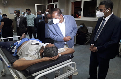 عقب وضع حجر الأساس لإنشاء مستشفي الإستقبال والطوارئ رئيس جامعة أسوان يتفقد قسم الإستقبال