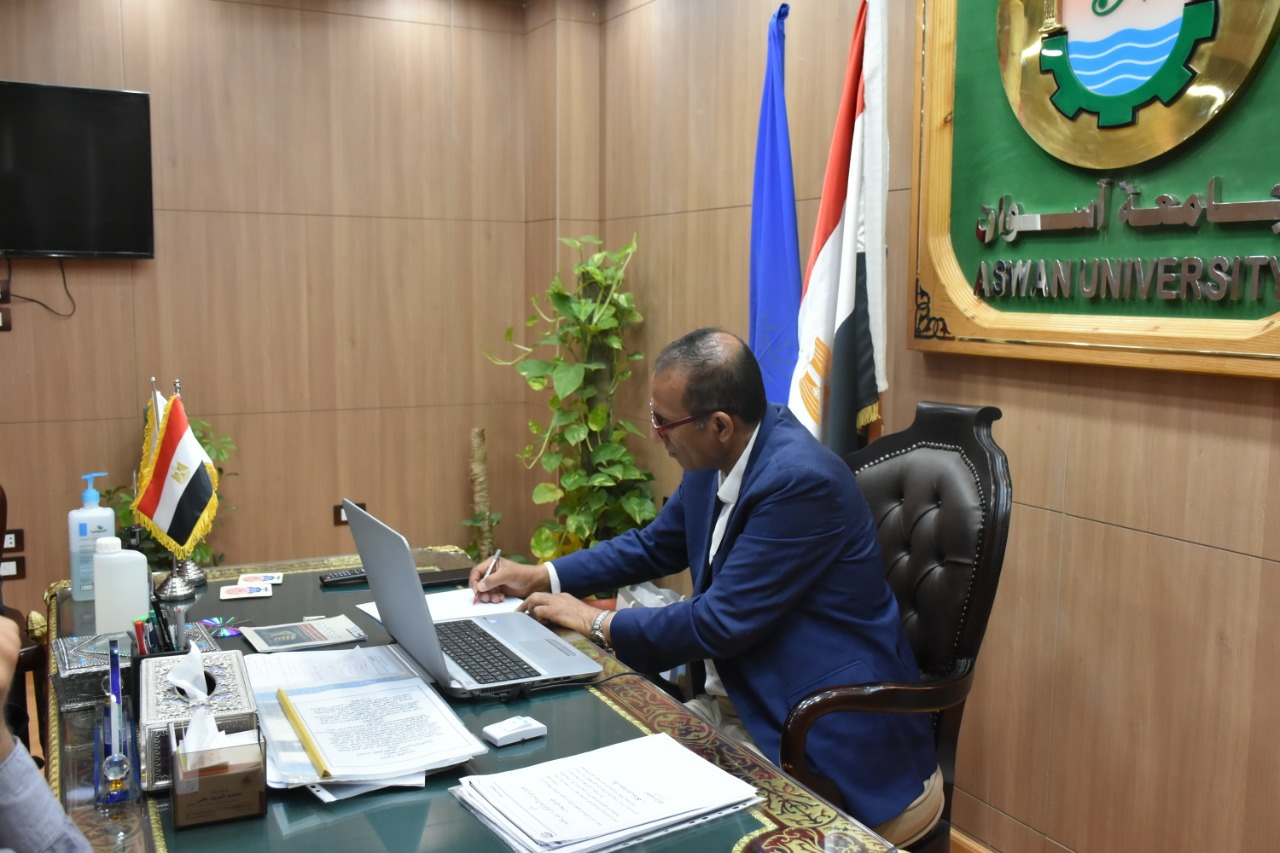 رئيس جامعة أسوان عودة العمل بالمستشفى الجامعي