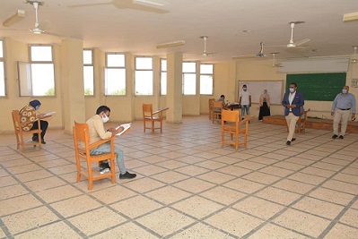 رئيس جامعة أسوان : يتفقد لجان امتحانات الفصل الدراسي الثاني للفرق النهائية