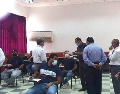 رئيس الجامعة يتفقد لجان الدراسات العليا للطلبة الوافدين