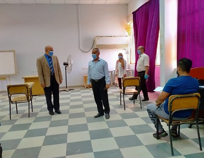 نائب رئيس الجامعة يتفقد لجان امتحانات الوافدين