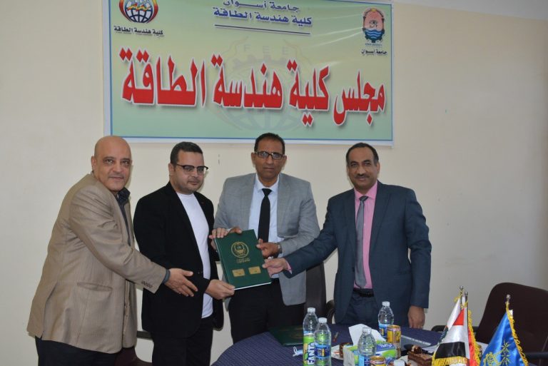 رئيس جامعة أسوان :  توقيع 4 عقود مشروعات بحثية مع إدارة دعم المشروعات بوزارة التعليم العالي