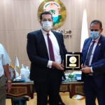 رئيس جامعة أسوان : يستقبل رئيس الجامعة المصرية الإلكترونية لبحث سبل التعاون بين الطرفين