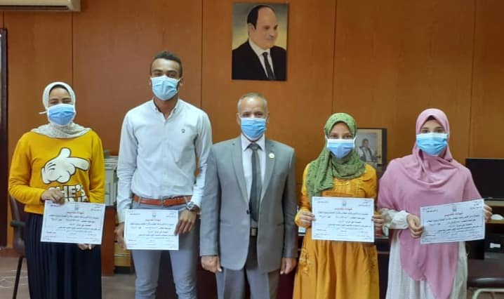 تكريم طلاب مهرجان الندوات الذاتية الأول في العام الدراسي الحالي ٢٠٢٠م