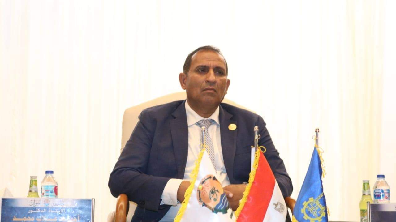 رئيس جامعة أسوان : نعمل على تطبيق كافة الإجراءات الاحترازية استعداداً لامتحانات الفصل الدراسي الأول