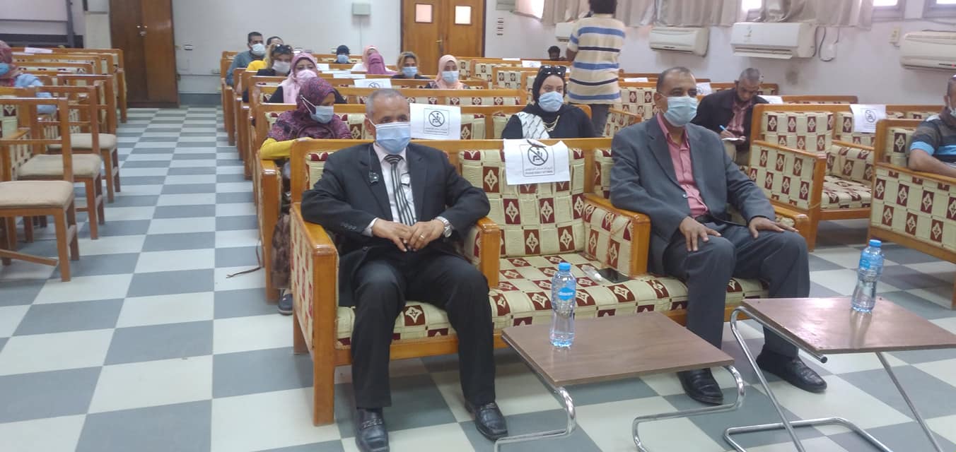 مناقشة رسالة ماجستير للباحث / ناصر محمد شعبان الأستاذ المساعد بكلية التربية الرياضية