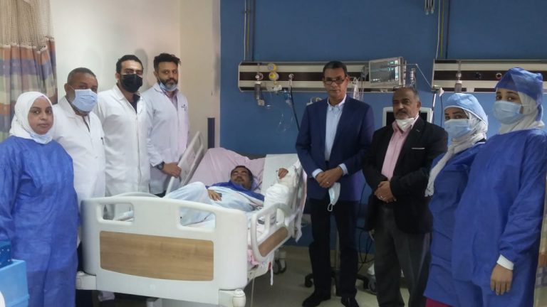 المستشفى الجامعي بأسوان :  يقوم بإجراء عملية جراحيةبإعادة زراعة يد مفصولة بعد بترها نهائيا