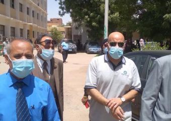 الأستاذ الدكتور/ أيمن عثمان – القائم بأعمال رئيس الجامعة يتفقد كليتي التربية والتربية النوعية