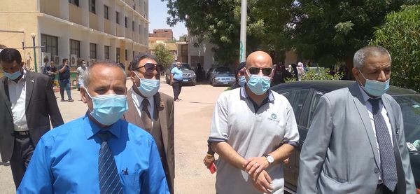 الأستاذ الدكتور/ أيمن عثمان – القائم بأعمال رئيس الجامعة يتفقد كليتي التربية والتربية النوعية