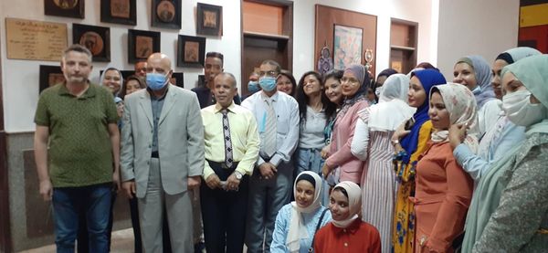 معرض فني للأنشطة الطلابية لقسم التربية الفنية