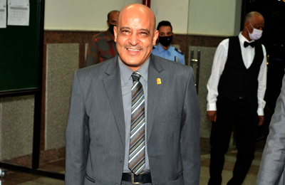 الدكتور أيمن عثمان قائم باعمال رئيس جامعة أسوان