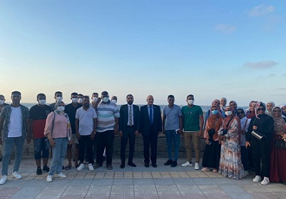 رئيس جامعة أسوان يزور طلاب اتحاد الجامعة علي هامش حضور المجلس الأعلى للجامعات