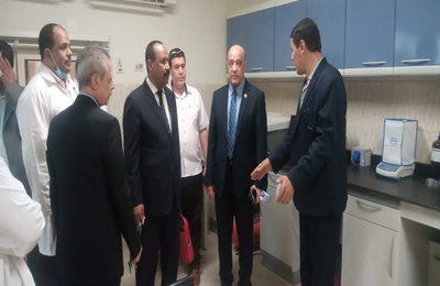 رئيس جامعة أسوان يتابع انتظام العملية التعليمية للعام الجامعي الجديد ويتفقد كلية العلوم