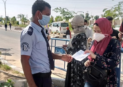 رئيس جامعة أسوان يشدد على تنفيذ قرار مجلس الوزراء وزارة التعليم العالي بمنع دخول الجامعة من لم يقدم شهادة الحصول على لقاح كورونا