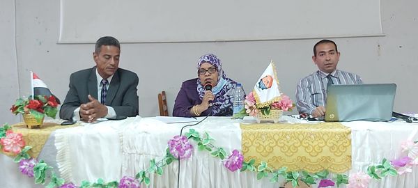 دورة تدريبية في مجال محو الامية للطلاب المشتركين في المشروع