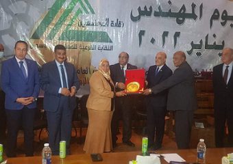 نقابة المهندسين تكرم رئيس جامعة أسوان في الاحتفال بيوم المهندس