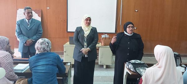 فاعليات دورة محو الامية لتعلم قواعد الاملاء لجميع الطلاب المشاركين