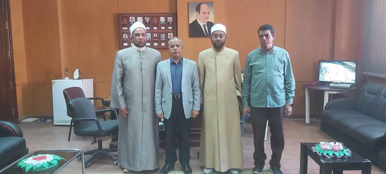 سلسلة من الندوات التي تستهدف الوعى لدى الطلاب والمجتمع والعمل على نشر المعرفة