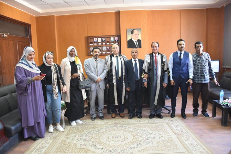 مناقشة رسالة دكتوراه للباحثة/أمنية عبدالحق عبدالمجيد