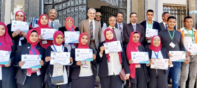 افتتاح معرض أوسكار بكلية التربية جامعة أسوان