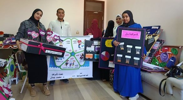 عقد امتحان العملي لمقرر إنتاج الوسائل التعليمية شعبة اللغة العربية