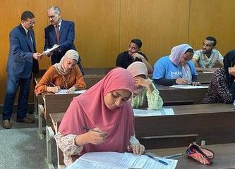 زيارة نائب رئيس الجامعة لمتابعة امتحانات الفصل الدراسي الثاني