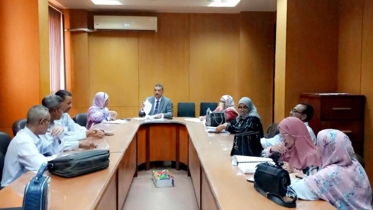 مجلس لكلية التربية جامعة أسوان