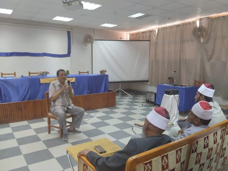 ختام فعاليات الدورة التدريبية للأئمة والواعظات بكلية التربية