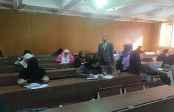 عميد كلية التربية يتفقد لجان الامتحانات للفصل الدراسي الأول 2024/ 2025