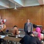 جولة تفقدية لعميد كلية التربية للجان الامتحانية