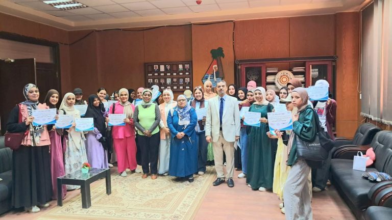 لقاء لتكريم طالبات الفرقة الأولى – شعبة طفولة – كلية التربية